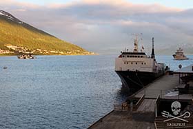 The Sam Simon passes by the Winter Bay, escorted by the Harstad. Photo: Lukas Erichsen