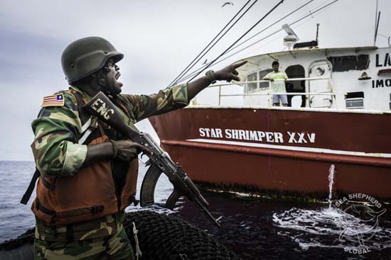Liberian Coast Guard prepares to board the Star Shrimper XXV. Copyright Alejandre Gimeno/Sea Shepherd Global 