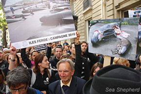 Lamya with Volunteers from Sea Shepherd Brittany with National Police riot squad in front of French Embassy