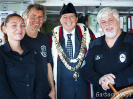 (l to r) Mayor’s assistant, Quartermaster Howie Cooke, Mayor Shadbolt, and Captain Watson
